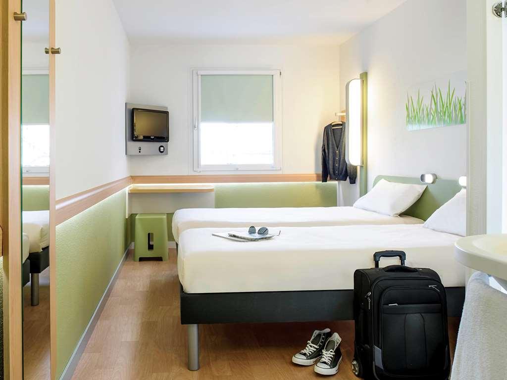 Отель Ibis Budget Cannes Мужен Номер фото