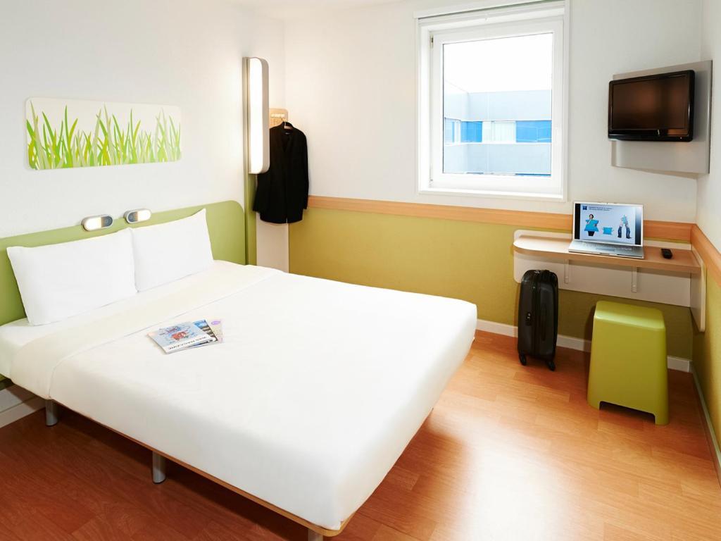 Отель Ibis Budget Cannes Мужен Экстерьер фото